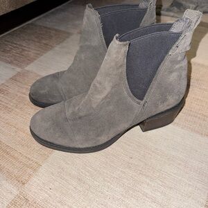 Women's Gray Suede Chelsea Ankle Boots